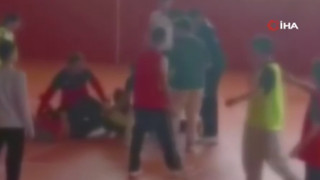 Lisede öğrenciler arasında çıkan kavga okulda başlayıp, sokakta devam etti!