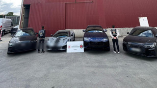 Gümrük'te süper lüks otomobil operasyonu: Piyasa değerleri dudak uçuklattı!