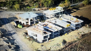 Özel ''büyük bir rezalet'' demişti, o villaların fotoğrafları geldi!