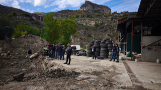 Bu sefer kaçak değil izinli: ''Burada 3 ton altın var'' deyip kazdılar