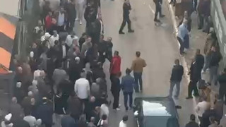 Restoranda başlayan kavga sokağa taştı; ortalık savaş alanına döndü!