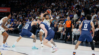 Anadolu Efes ile Fenerbahçe Beko arasındaki EuroLeague’deki Türk derbisİ nefes kesti!