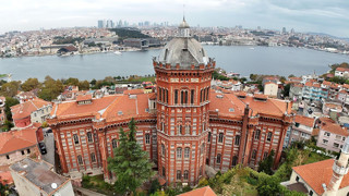 İstanbul'daki 571 yıllık Fener Rum Okulu yeni bina arıyor