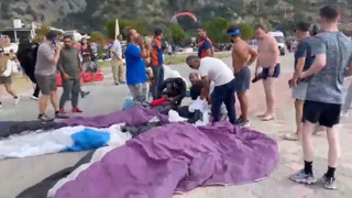 Festivalde feci kaza: Paraşütçüler havada çarpıştı