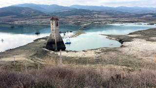Barajlar kurudu, belediyeler su kuyusu açmaya başladı