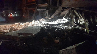 Balıkesir'de 6.1 büyüklüğünde deprem: Yıkılan binalar var!