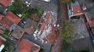 Balıkesir'de 6.1'lik depremin verdiği hasar gün ağarınca ortaya çıktı