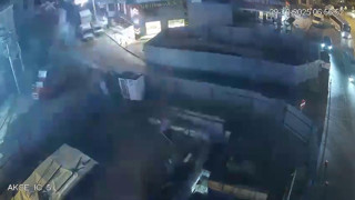 Kocaeli'de apartmanın çökme anı kameraya yansıdı