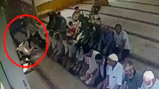 Camide namaz sırasında kan donduran cinayet!