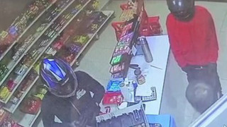 Sadece 10 dakikada 2 silahlı soygun yapıp kamera kayıtlarını bile yalanladı!