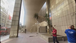 İstanbul'un ünlü caddesinde korkutan yangın