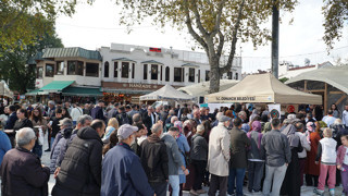 İstanbul'da bedava pilav izdihamı: Kuyruğun sonu gözükmedi!