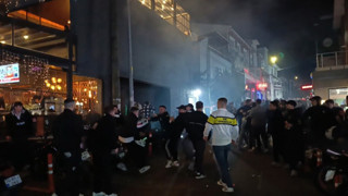 Derbi kavgası kanlı bitti; ortalık savaş alanına döndü, çok sayıda yaralı var!