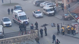 Daha önce de şiddet uygulayıp cezaevine girmiş... Sokak ortasında kovaladığı genç kadını katletti!