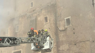 Orta çağdan kalma tarihi kule restorasyon çalışmaları sırasında çöktü!