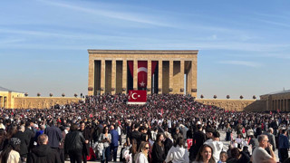 Türkiye'nin dört bir yanından Anıtkabir'e ziyaretçi akını