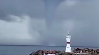 Bozcada açıklarında hortum paniği kamerada