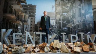 Erdoğan'ın enkaz üzerindeki fotoğrafı için olay yorum: ''23 yılın fotoğrafı gibi''