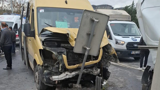 İstanbul'da zincirleme kaza! 3 araç birbirine girdi; yaralılar var!