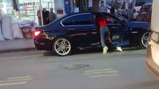 Sokak ortasında ''ihanet'' cinayeti: Aracın içerisinde defalarca bıçakladı!