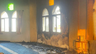 Cuma namazı öncesinde İsrailli holiganlar camiyi kundakladı