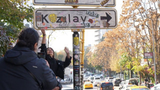 Kızılay tabelasının çilesi bitmedi: Üçüncü kez yenilenmek zorunda kaldı!