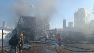 İzmir'de büyük yangın; dumanlar gökyüzünü sardı!