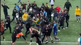 24 kırmızı kartın çıktığı amatör maçta kıyamet koptu!