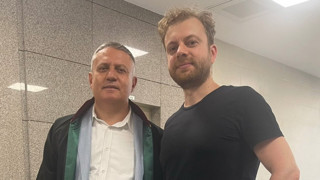 Yaptığı diktatör anketi sonrası gözaltına alınan akademisyene ilk duruşmada tahliye