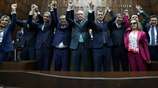 Biri CHP'den diğeri YRP'den seçilmişti... İki belediye başkanı daha AK Parti'ye geçti!