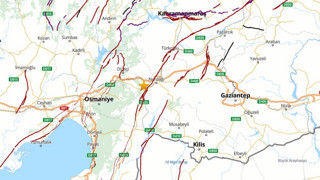 Osmaniye'de korkutan deprem! 4,4 büyüklüğündeki deprem anı kamerada!