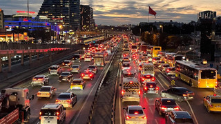 İstanbul'da iş çıkış saatinde trafik durdu!
