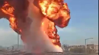 Akaryakıt yüklü tanker alev topuna döndü! Korku dolu anlar