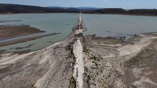 Çeşme'de rekor yağışa rağmen barajlar can çekişiyor