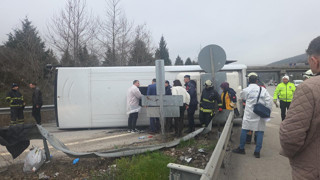 Yalova'da işçi servisi devrildi: Ölü ve yaralılar var