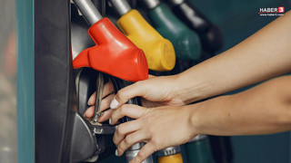 Benzin ve motorin fiyatlarına bugün indirim geldi, şimdi de zam geliyor!