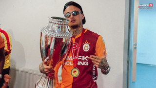 Şampiyon Galatasaray'da beklenen ayrılık gerçekleşti... Vedasını Sezen Aksu şarkısıyla yaptı