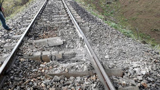 Tren geçişi sırasında patlama !