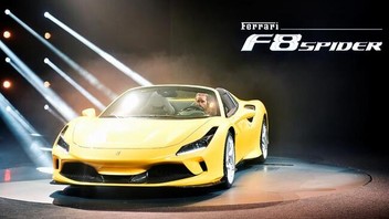 Ferrari yeni zengin oyuncağı F8 Spider'ın örtüsünü kaldırdı