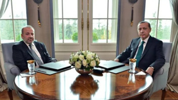 Erdoğan'ın eski akıl hocasından Öcalan itirazı: ''Ayağa kalkma zamanıdır!''