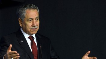 Bülent Arınç'tan dikkat çeken İmamoğlu yorumu