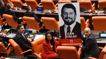 Can Atalay'dan ''iki cesur kadın vekil'' teşekkürü