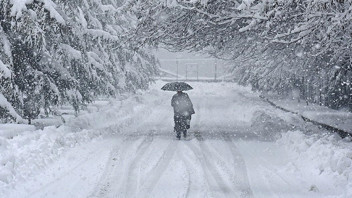 Hava durumu yine şaşırtacak: Önce kar yağışı sonra pastırma sıcakları geliyor