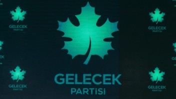Gelecek Partisi'nde istifa depremi