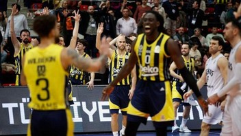 Fenerbahçe, Beşiktaş'ı devirip adını finale yazdırdı