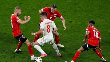 Arda Güler, Rooney ve Ronaldo'yu yakaladı