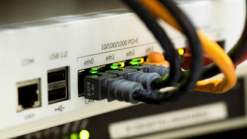 Avrupa'da telekomünikasyon krizi: Telefonlar kesildi, internet koptu!