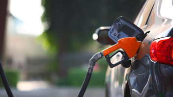 Akaryakıta bir zam daha: Benzin fiyatı 60 TL'ye koşuyor