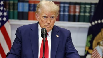 Trump'tan AB'ye yeni tehdit: ''Viski için yüzde 50 vergiyi kaldırmazsanız...''