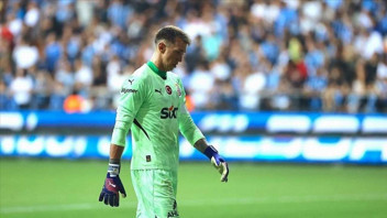 Eleştiri oklarının hedefindeki Muslera röportajı terk etti